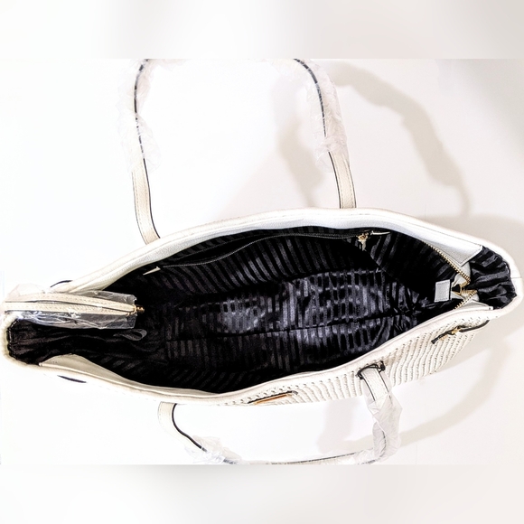 Nip luxury VS ivory faux raffia vegan gold tone v jumbo shoulder bag limited ed - Picture 5 of 8